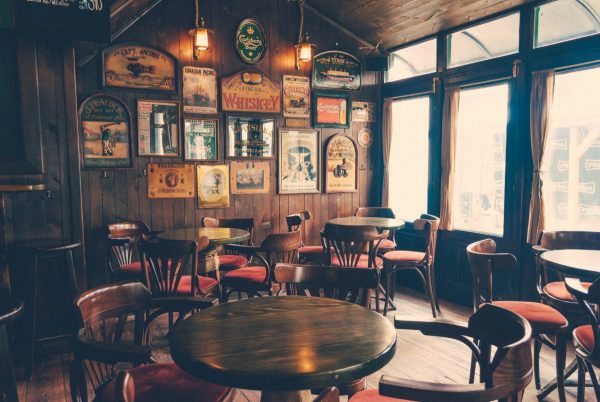 Preparación y servicio de comidas y bebidas rápidas en el Bar